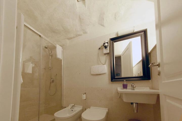 Room 21 of 85