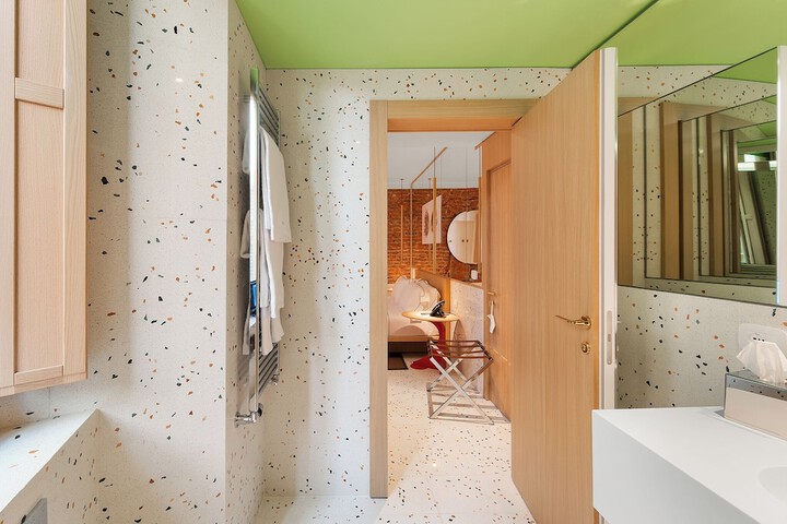 Room 43 of 65