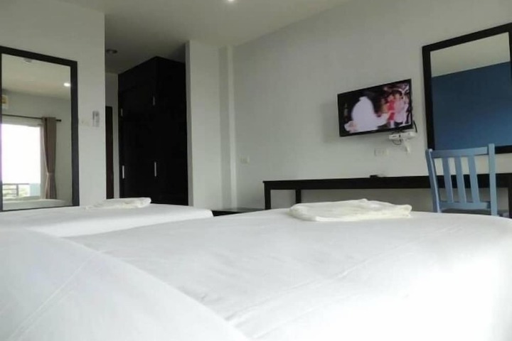 Room 4 of 17