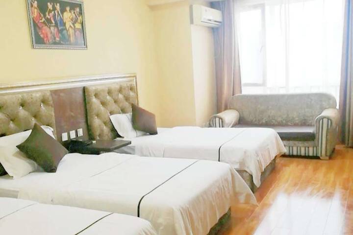 Room 16 of 25