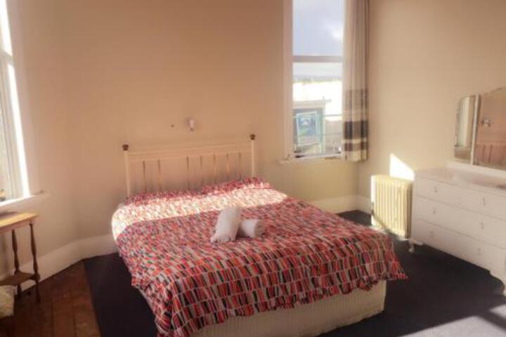 Club Hotel