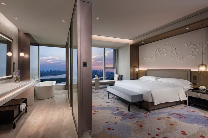 Room 13 of 110