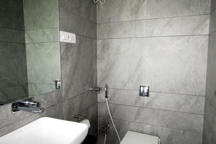 Room 8 of 12