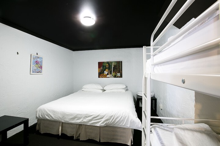Room 6 of 39
