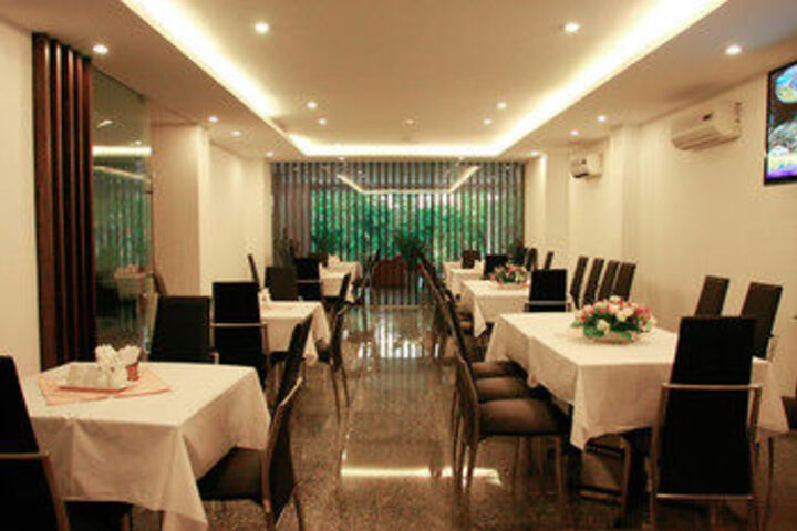 Dining 18 of 64