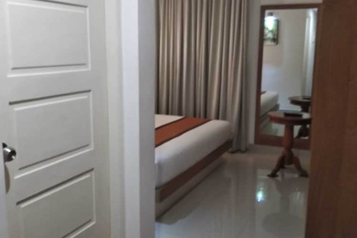 Room 30 of 49