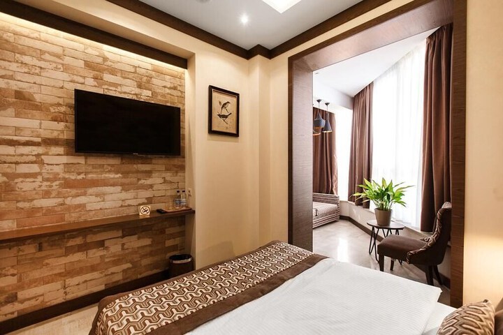 Room 6 of 34