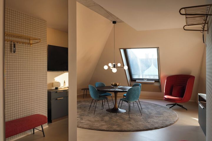 Room 81 of 112