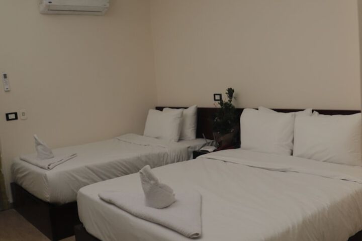 Room 11 of 109