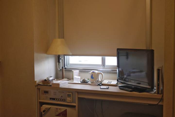 Room 11 of 36