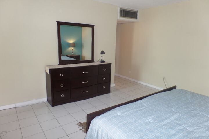 Room 3 of 28