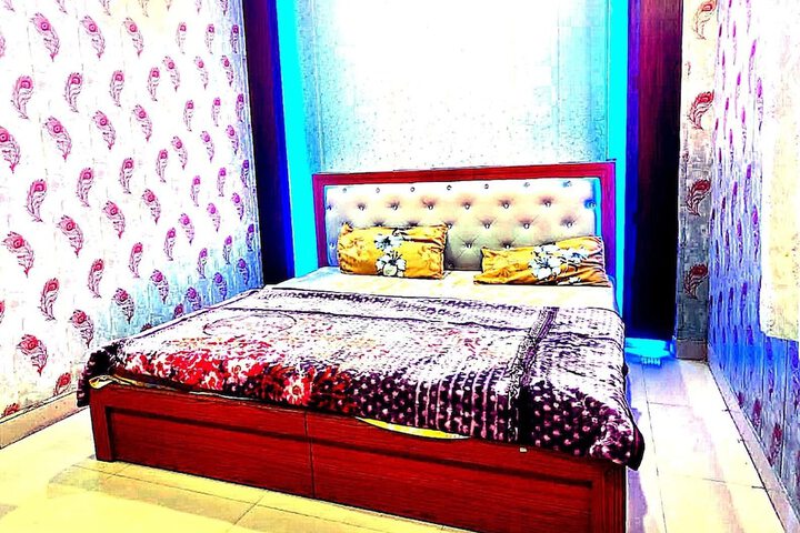 Room 13 of 20