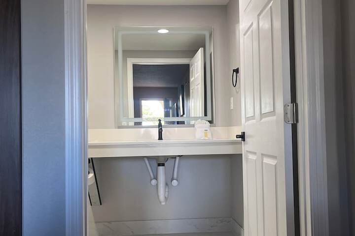 1 King Bed Mobility Room Roll in Shower (5 of 14)