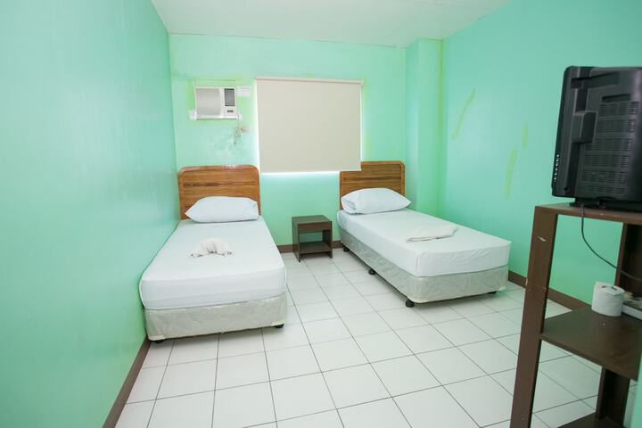 Room 19 of 33