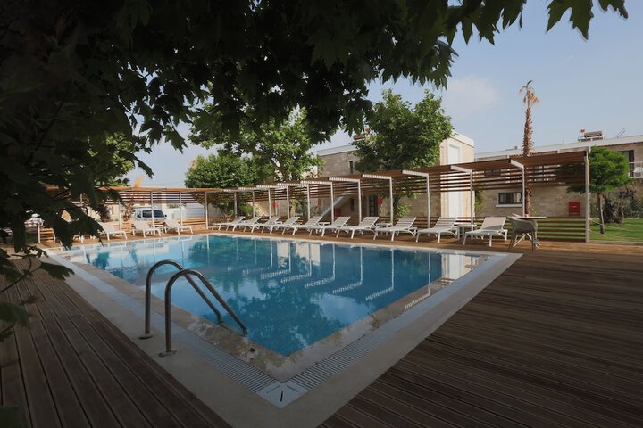 Pool 19 of 61