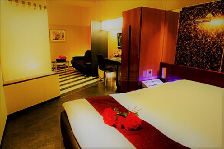 Room 6 of 15