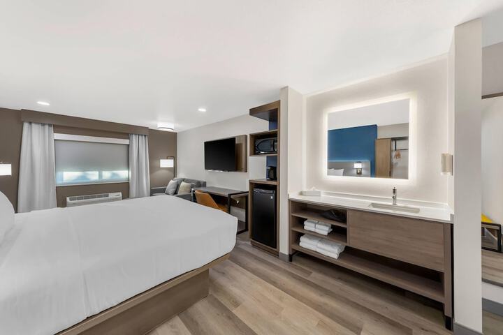 Room 32 of 67