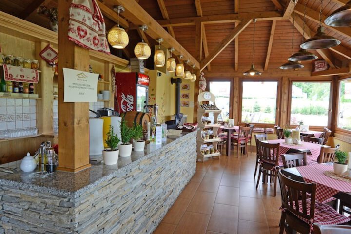 Dining 42 of 67