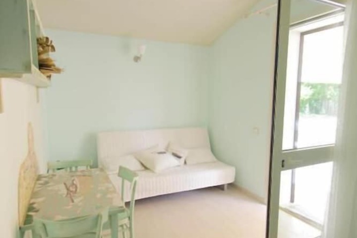 Room 13 of 35