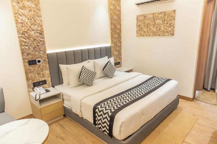 Room 55 of 221