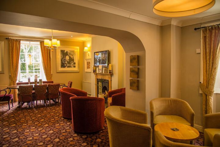 Lounge 19 of 22