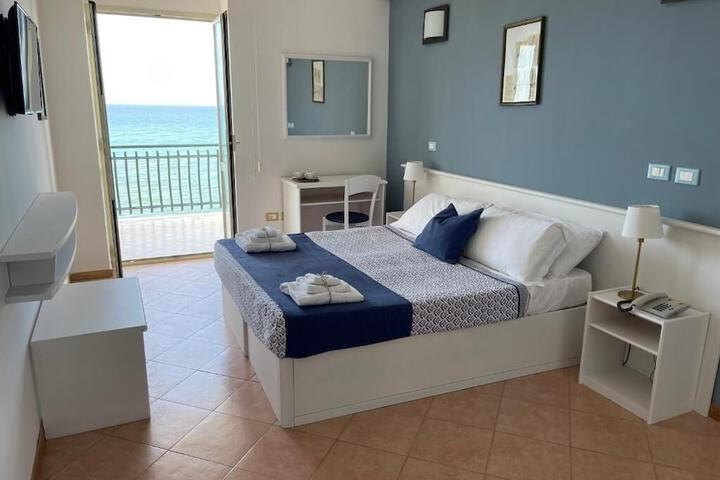 Room 10 of 26