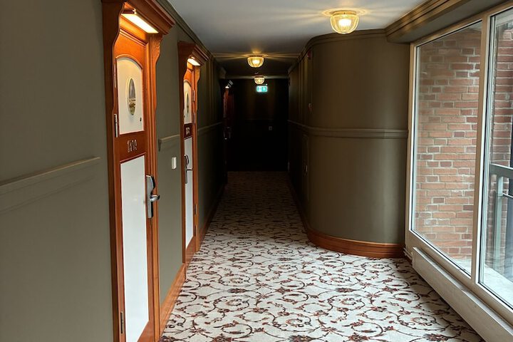 Ballroom/Hall 22 of 34
