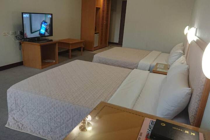 Room 32 of 49