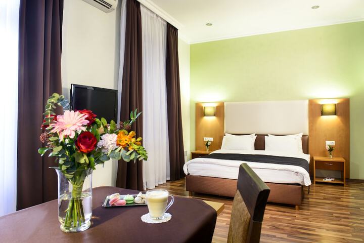 Room 27 of 115