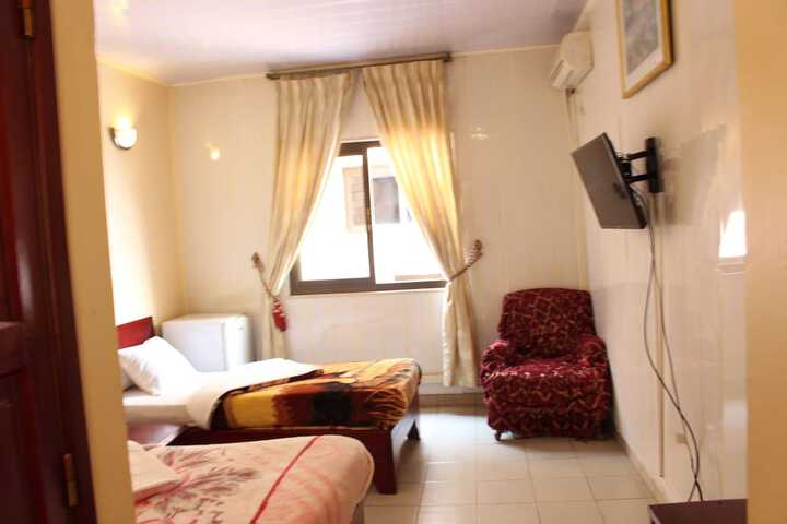 Room 12 of 38