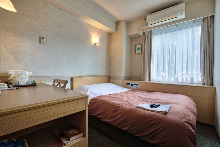 Room 7 of 106
