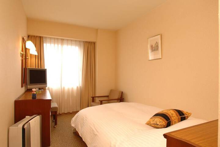 Room 9 of 26
