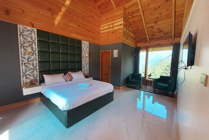 Room 2 of 9
