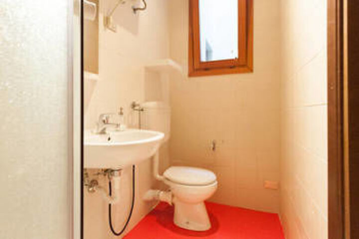 Room 6 of 19