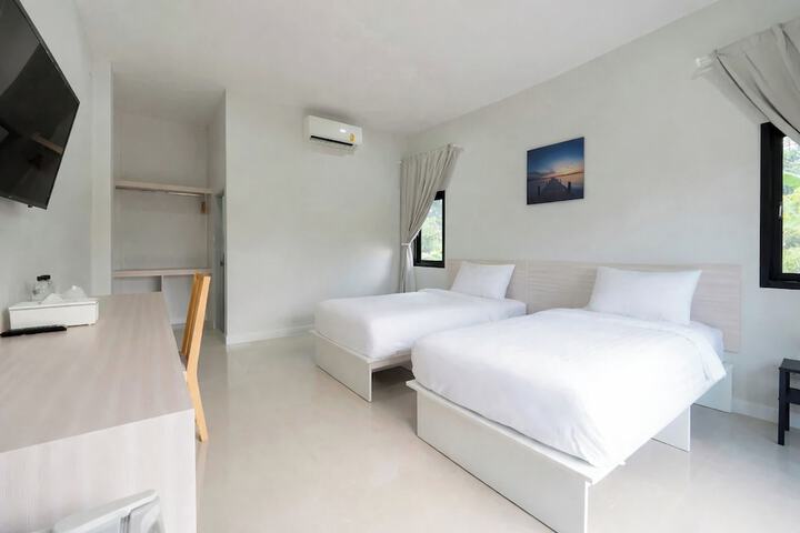 Room 15 of 34