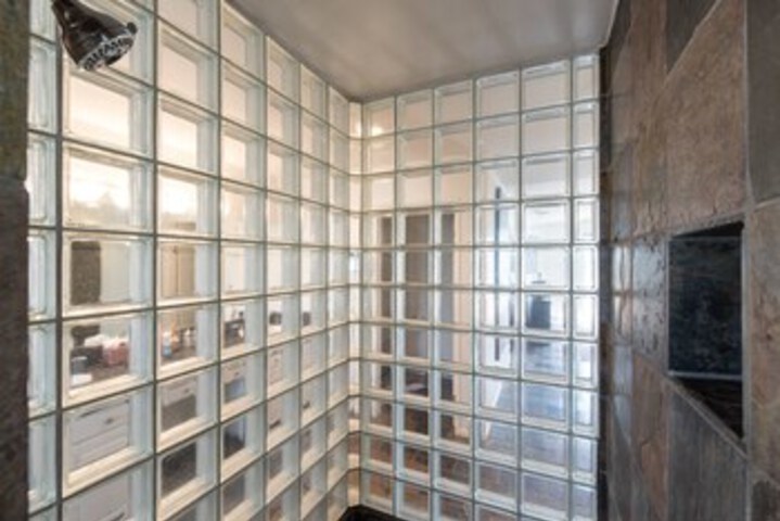 Room 10 of 60