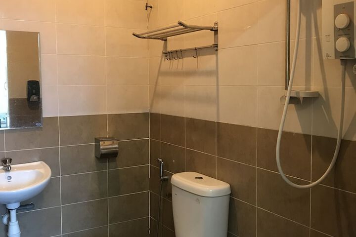 Room 10 of 14