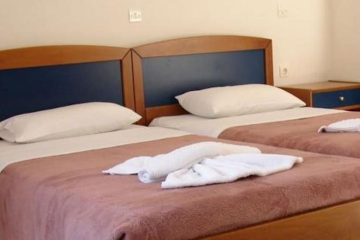 Room 2 of 67