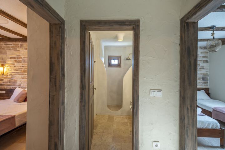 Room 3 of 97