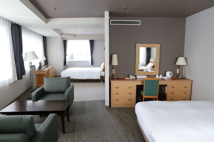 Room 6 of 50