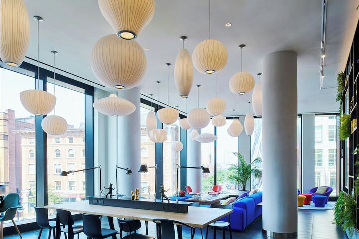 Lobby lounge