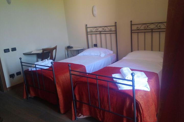 Room 10 of 95