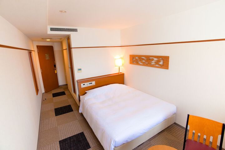 Room 18 of 151