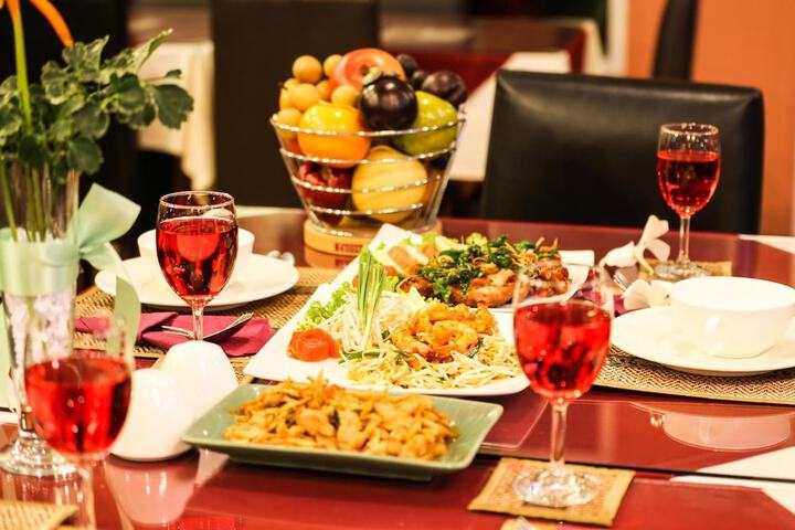 Dining 36 of 51