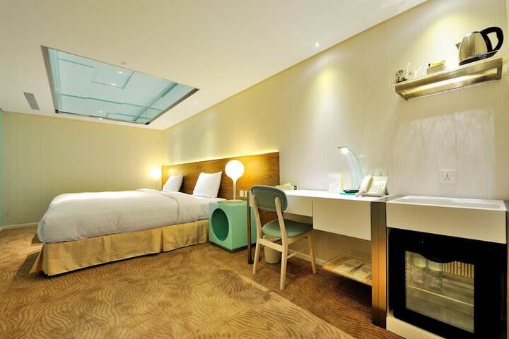 Room 44 of 171