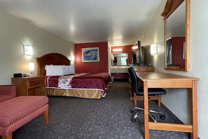 1 King Bed (11 of 17)