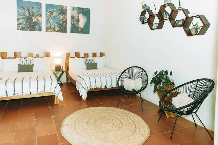 Room 6 of 99