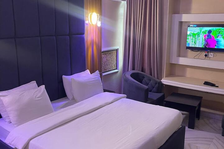 Room 2 of 16