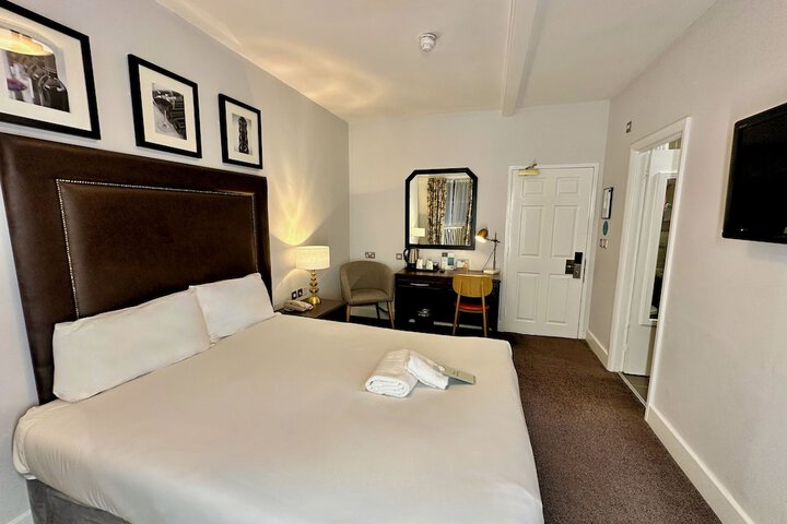 Room 8 of 63