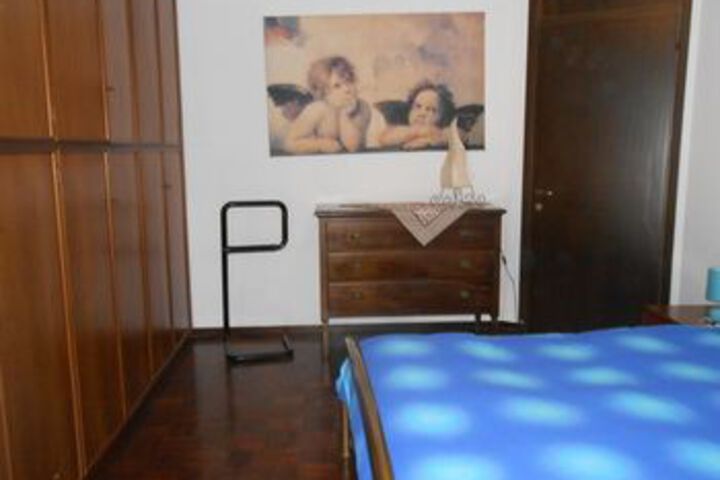 Room 10 of 30